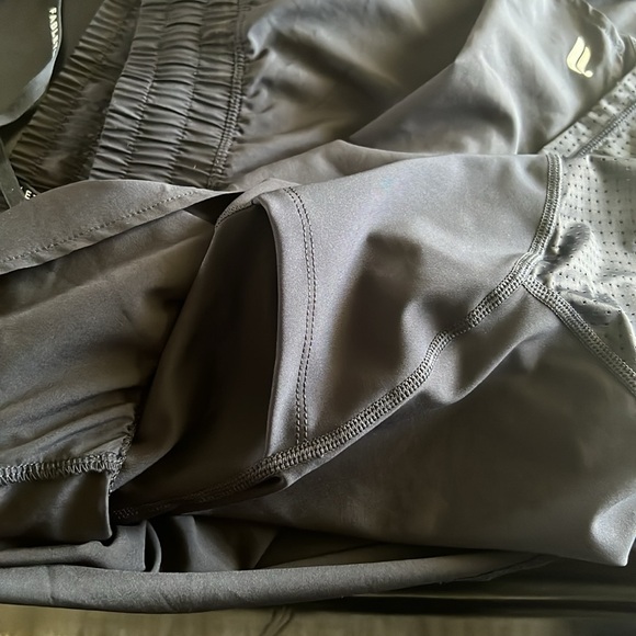 Fabletics athletic shorts - Picture 4 of 5